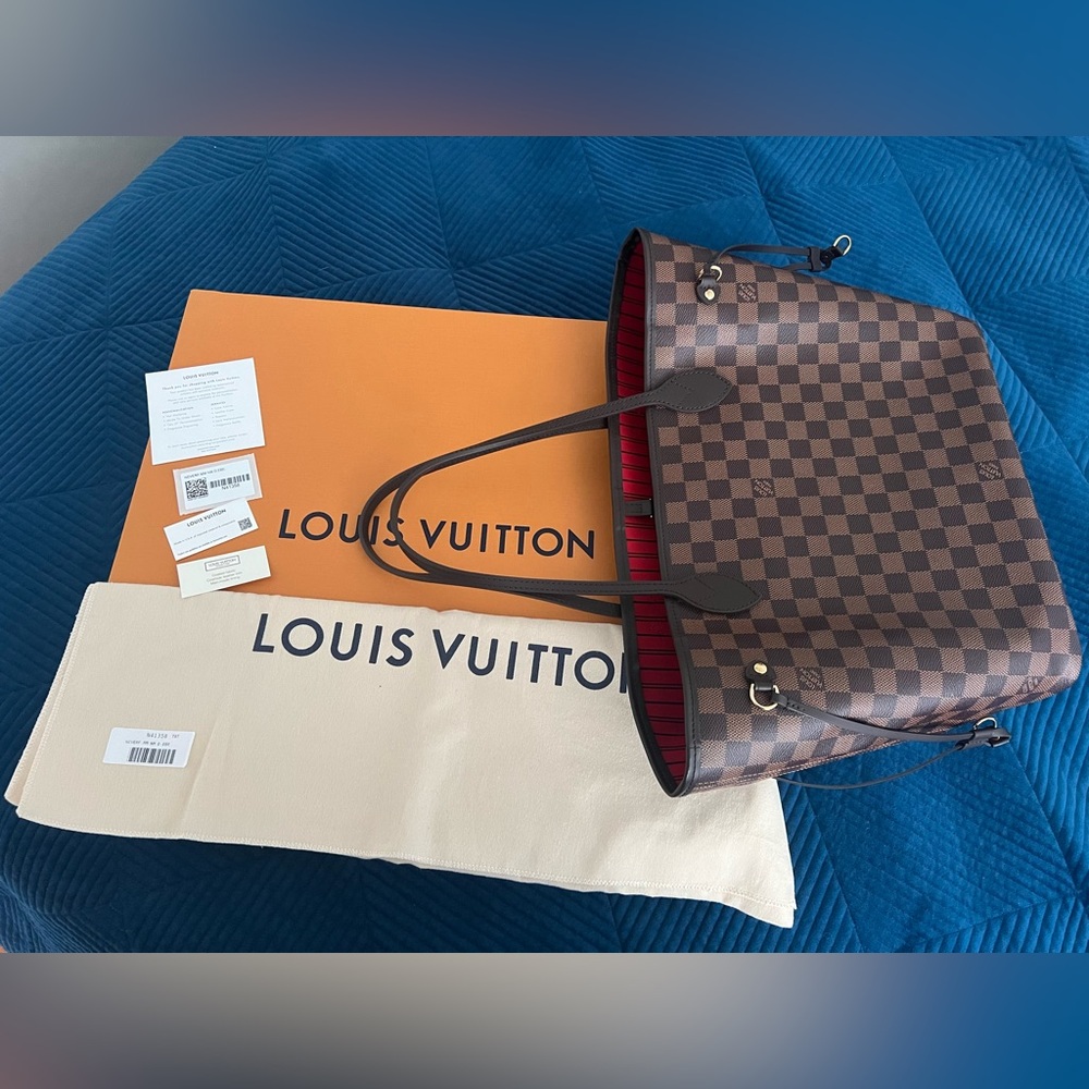 *SOLD* Louis Vuitton Neverfull MM